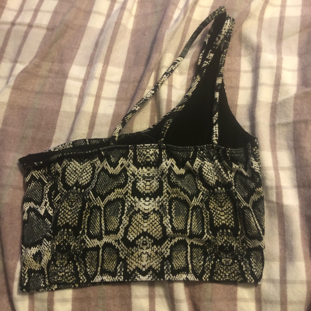 crop top - Picture 2 of 2
